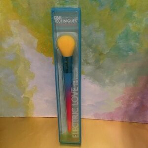 New Real Techniques Limited Edition Makeup Brush